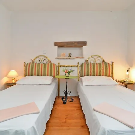 Fuer 5 Personen Ca 115 Qm In Liznjan, Istrien Suedkueste Von Istrien Nyaraló *